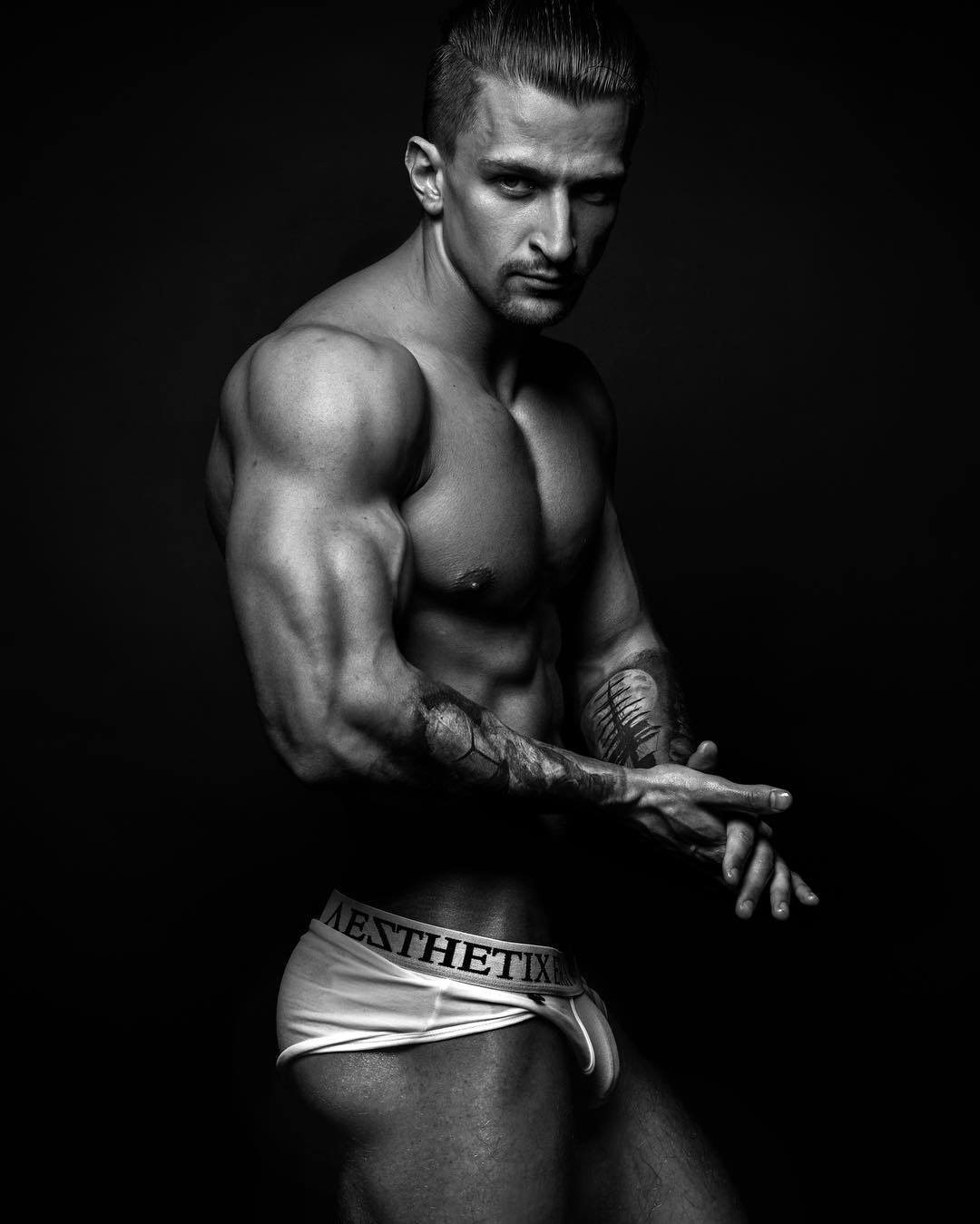 Alexander Zhirmont @sasha_zhirmont desnudo