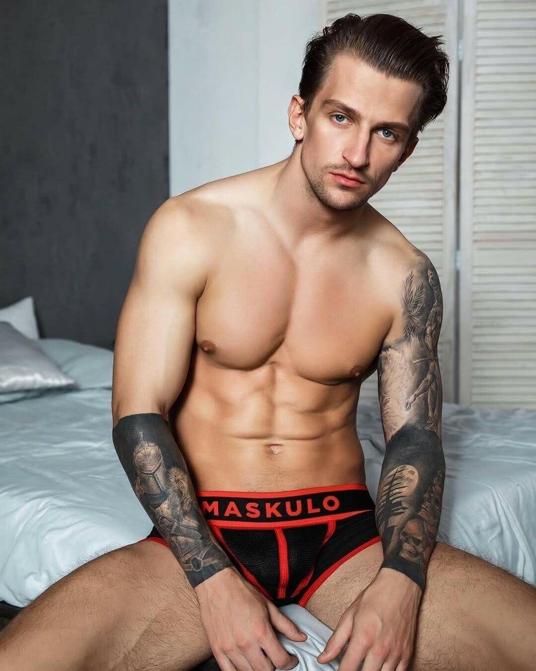 Modelo de Alexander Zhirmont
