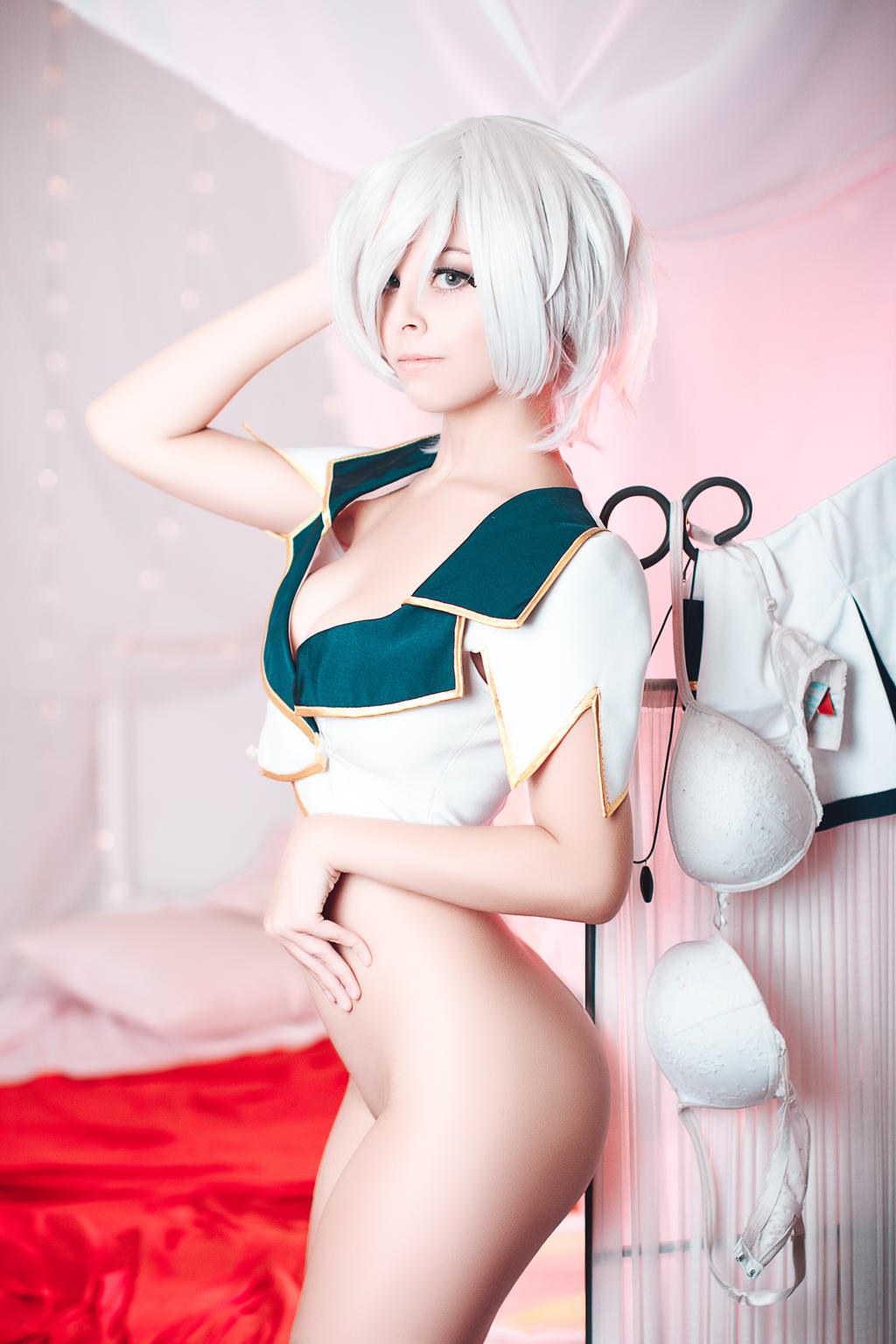 Hally Valentine (Helly Valentine)