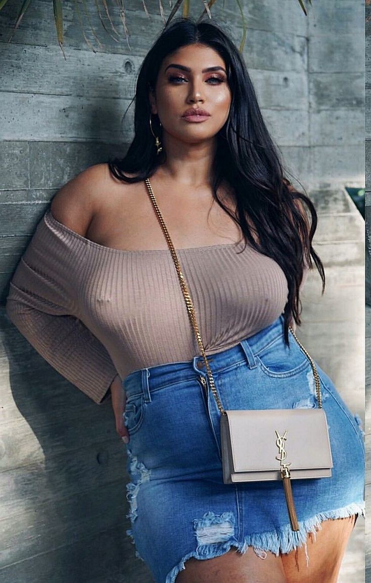 Modelo de Latisia Thomas en ropa interior