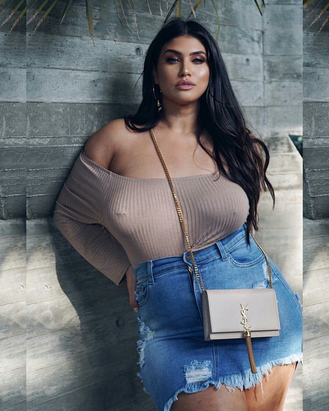 Tamaño grande Latecia Thomas 2020 en bikini