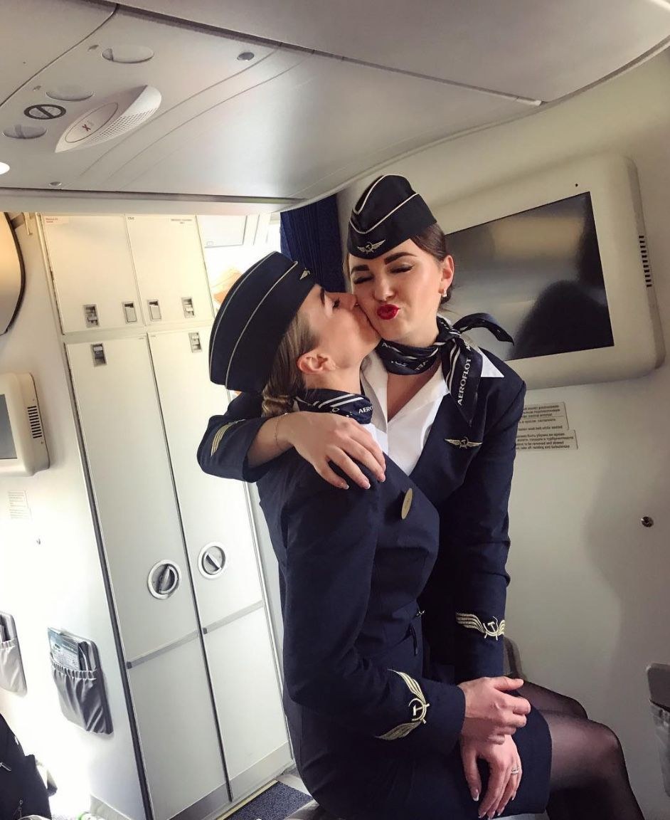 Piloto y azafata