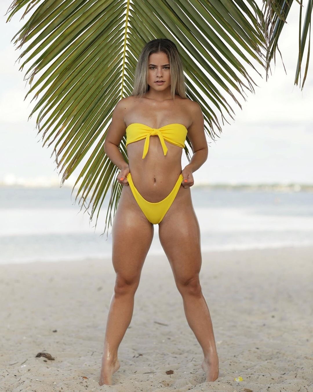 Hermosa mujer robot