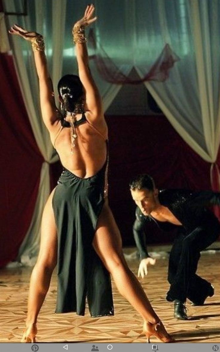 Salsa de baile de hombre y mujer