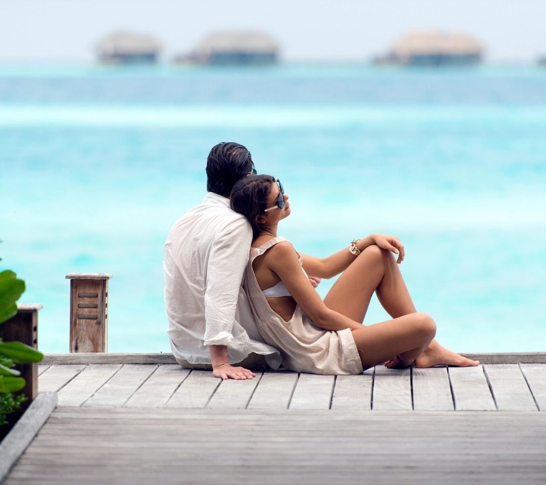 Una pareja en el mar