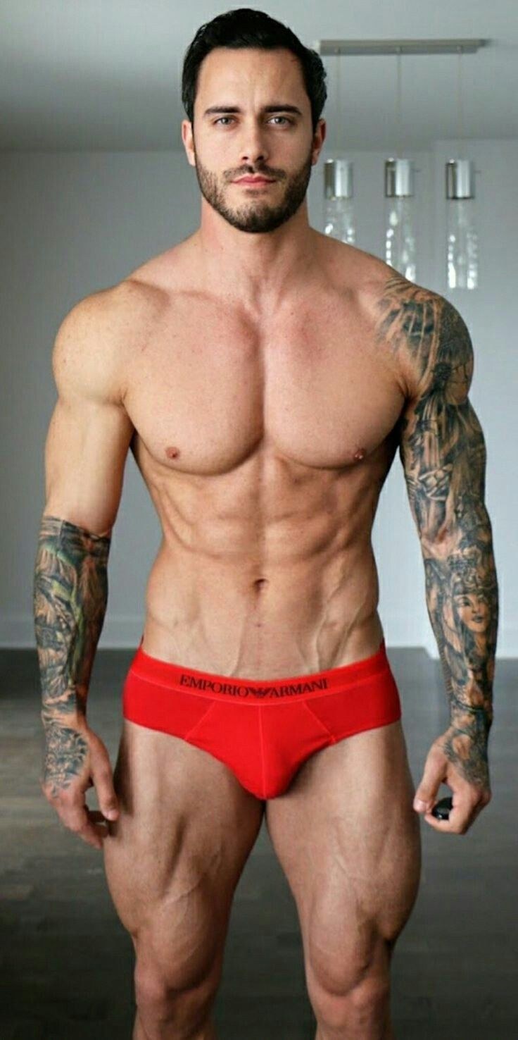 Mike Chabot está desnudo