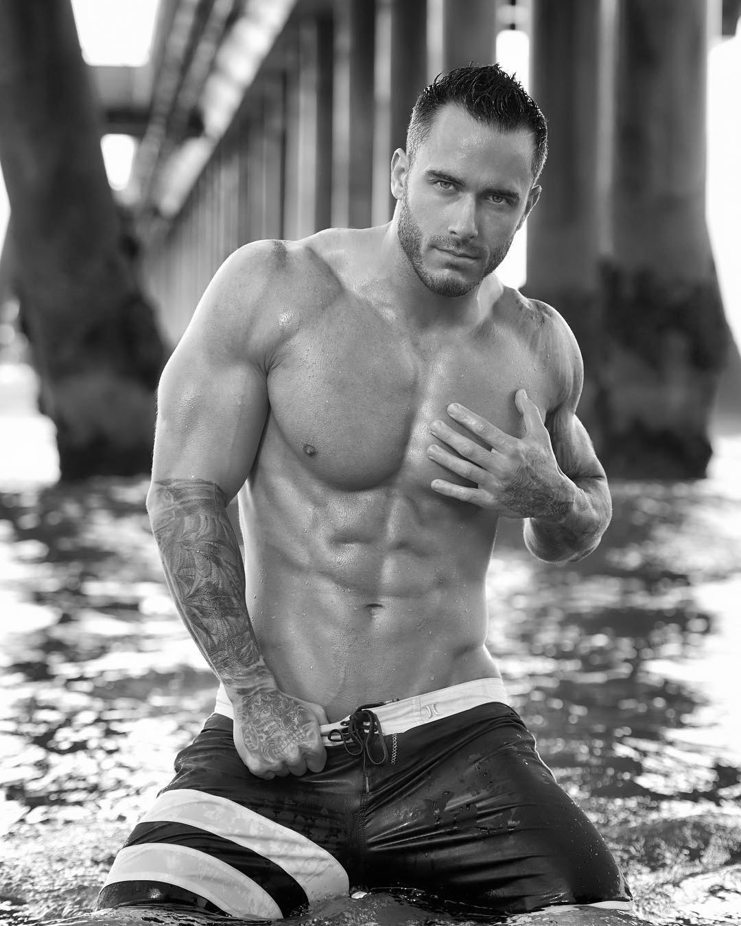 Mike Shabot desnudo