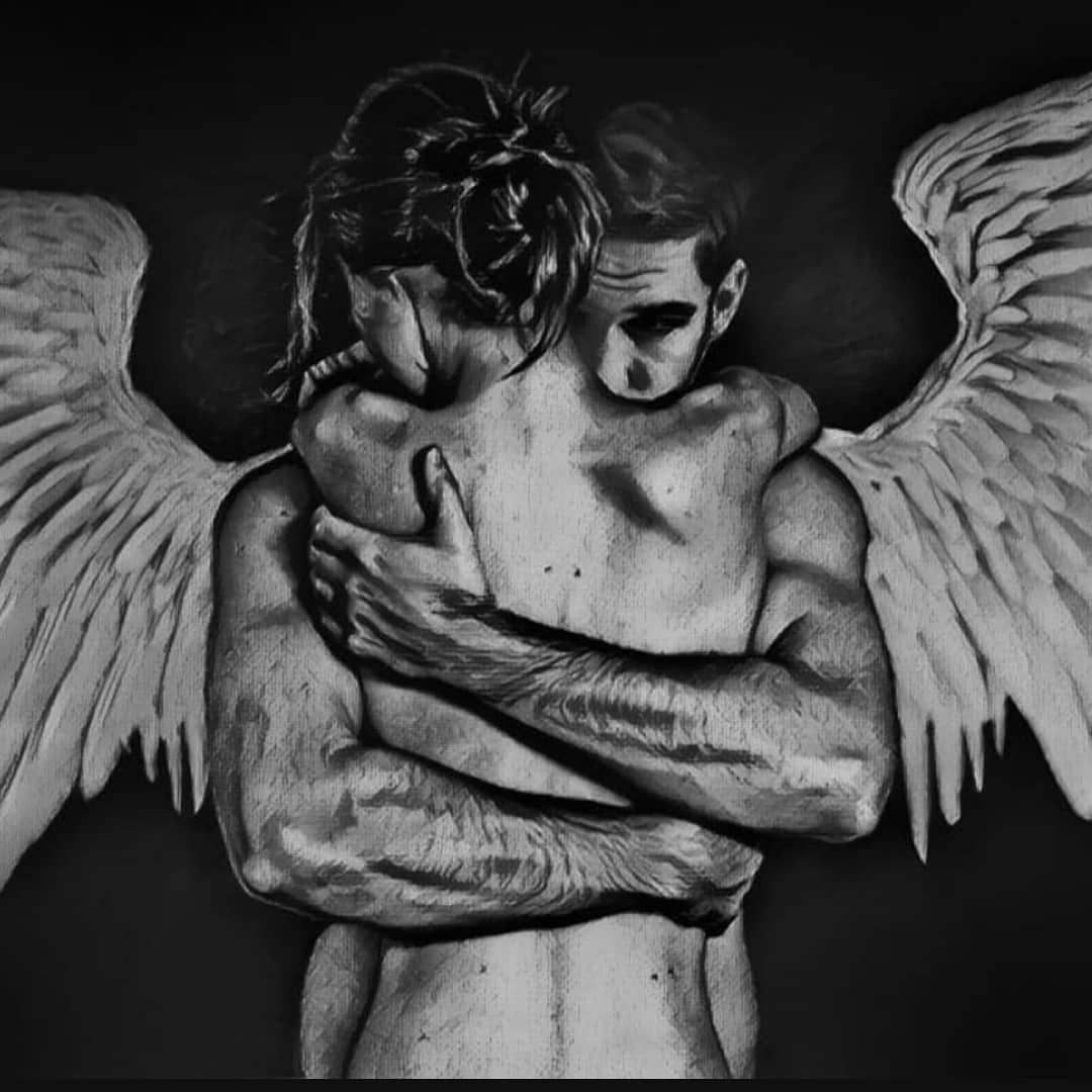 Moon de Angelis y Lucifer