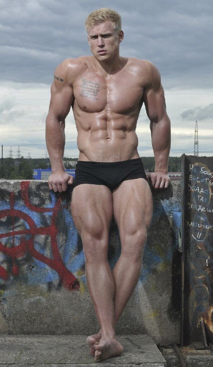 Serge Rigvava desnuda