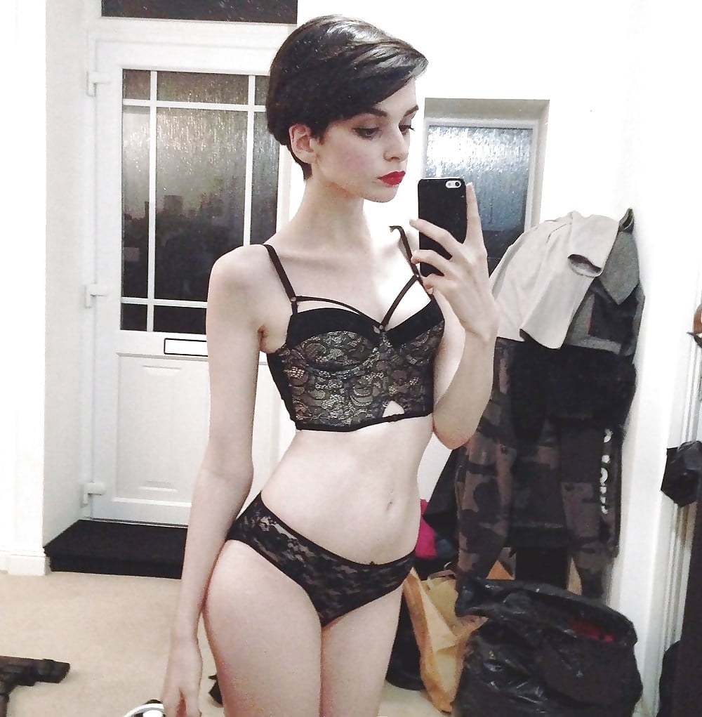 Naked Rachel Ember Hentai