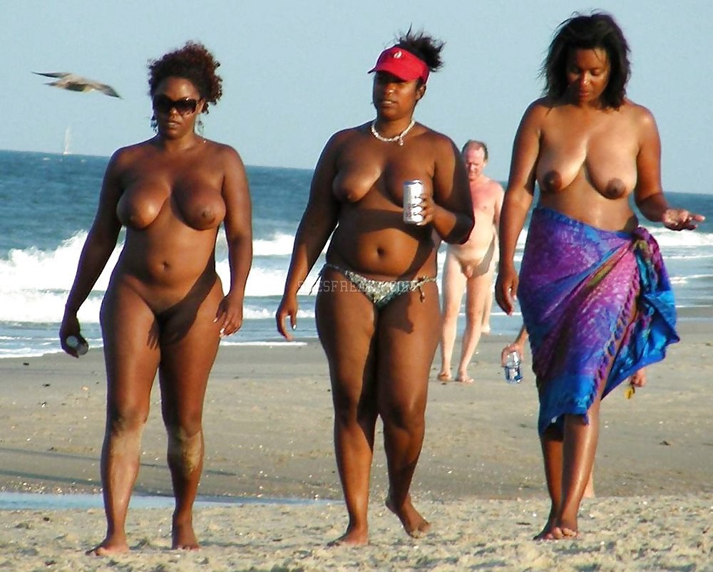 Brasileños desnudos en la playa