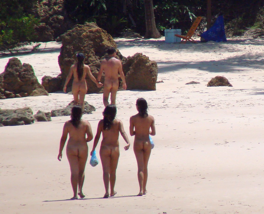 Jóvenes nudistas de Brasil