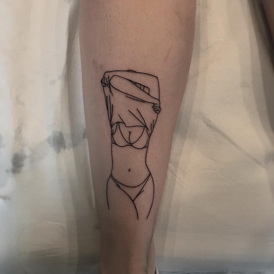 Líneas de tatuaje para niñas