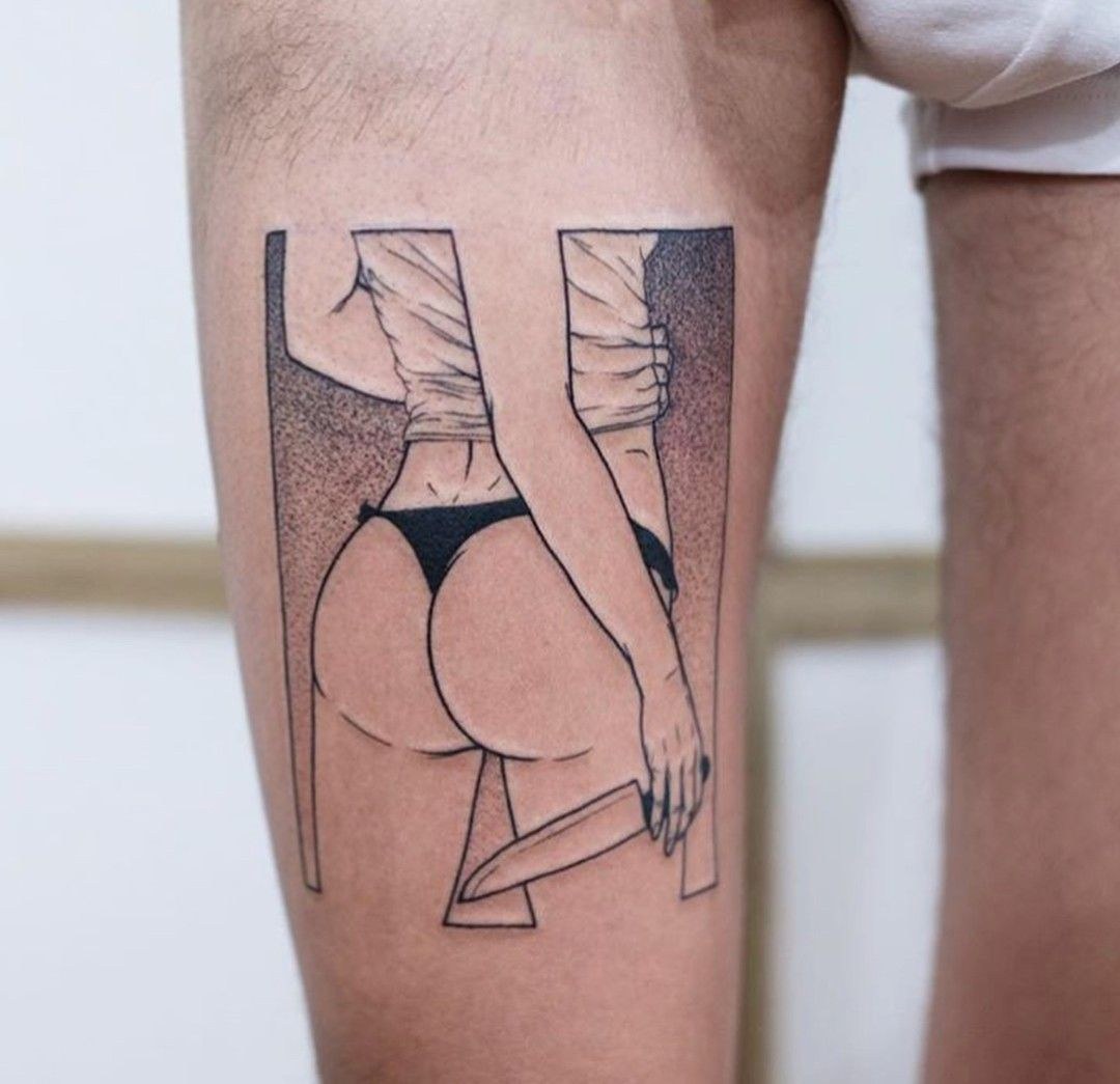 Bosquejo de tatuaje en pantalones cortos