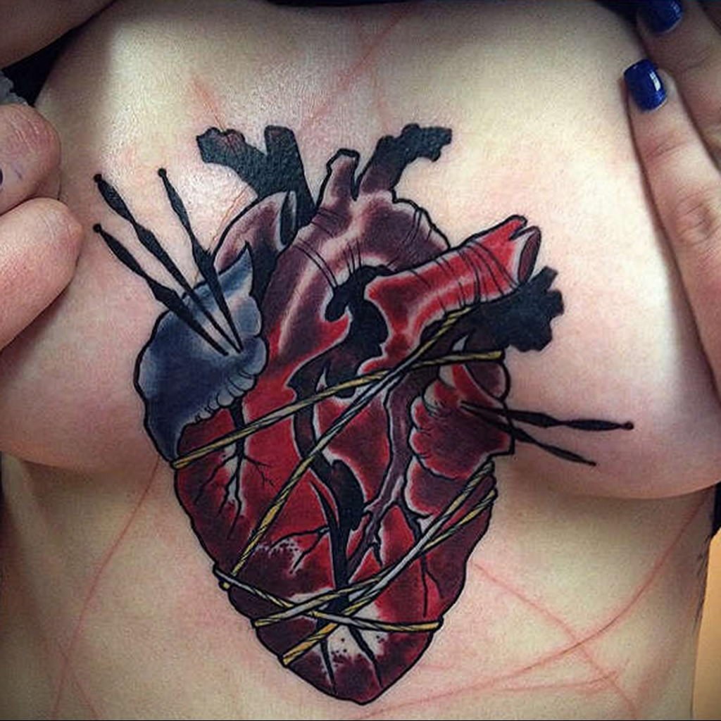 Tatuaje en forma de corazón roto