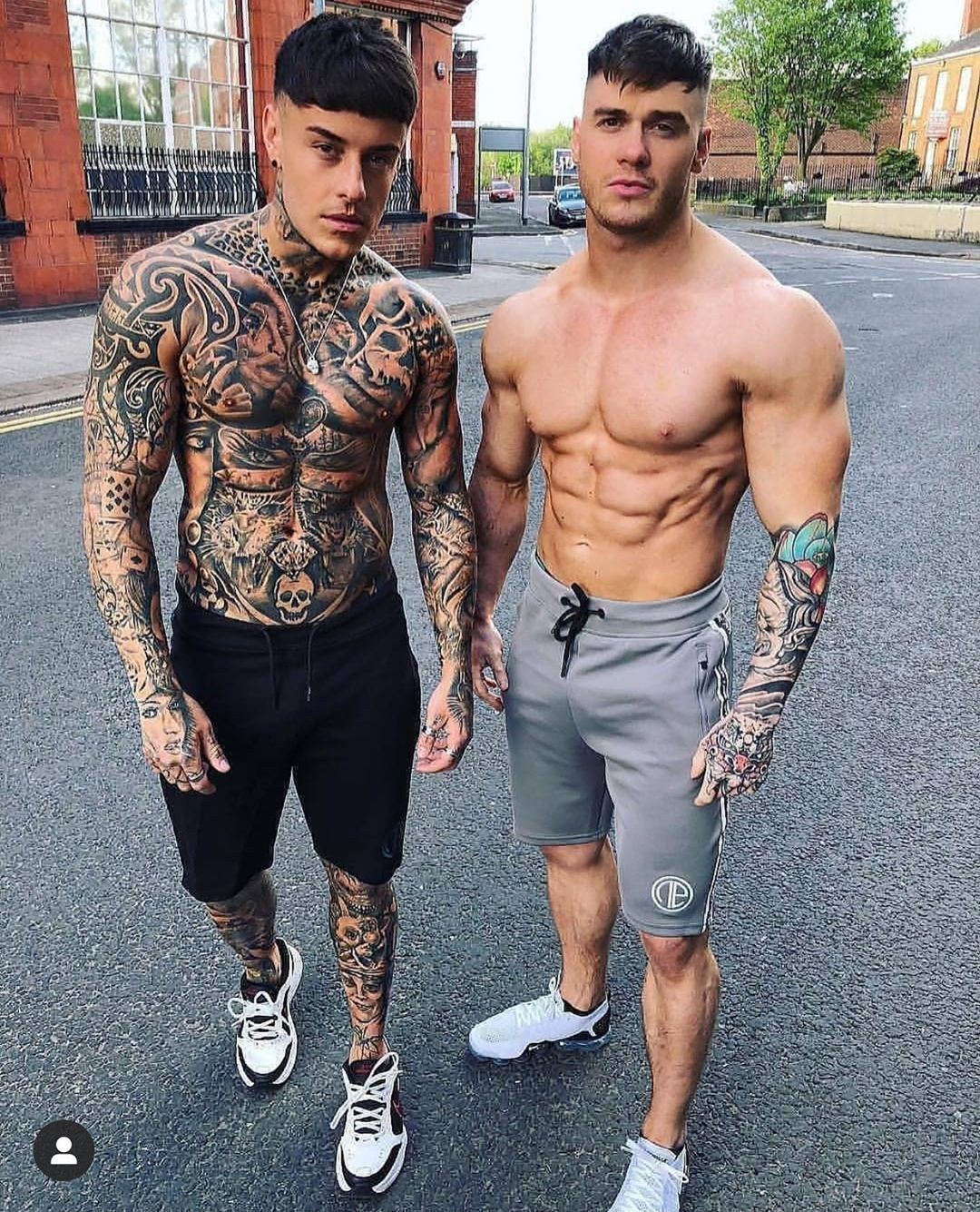 Tatuaje en hombres bombeados