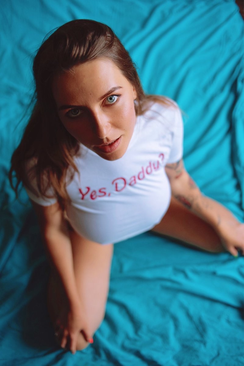 Solo una pluma tetas grandes
