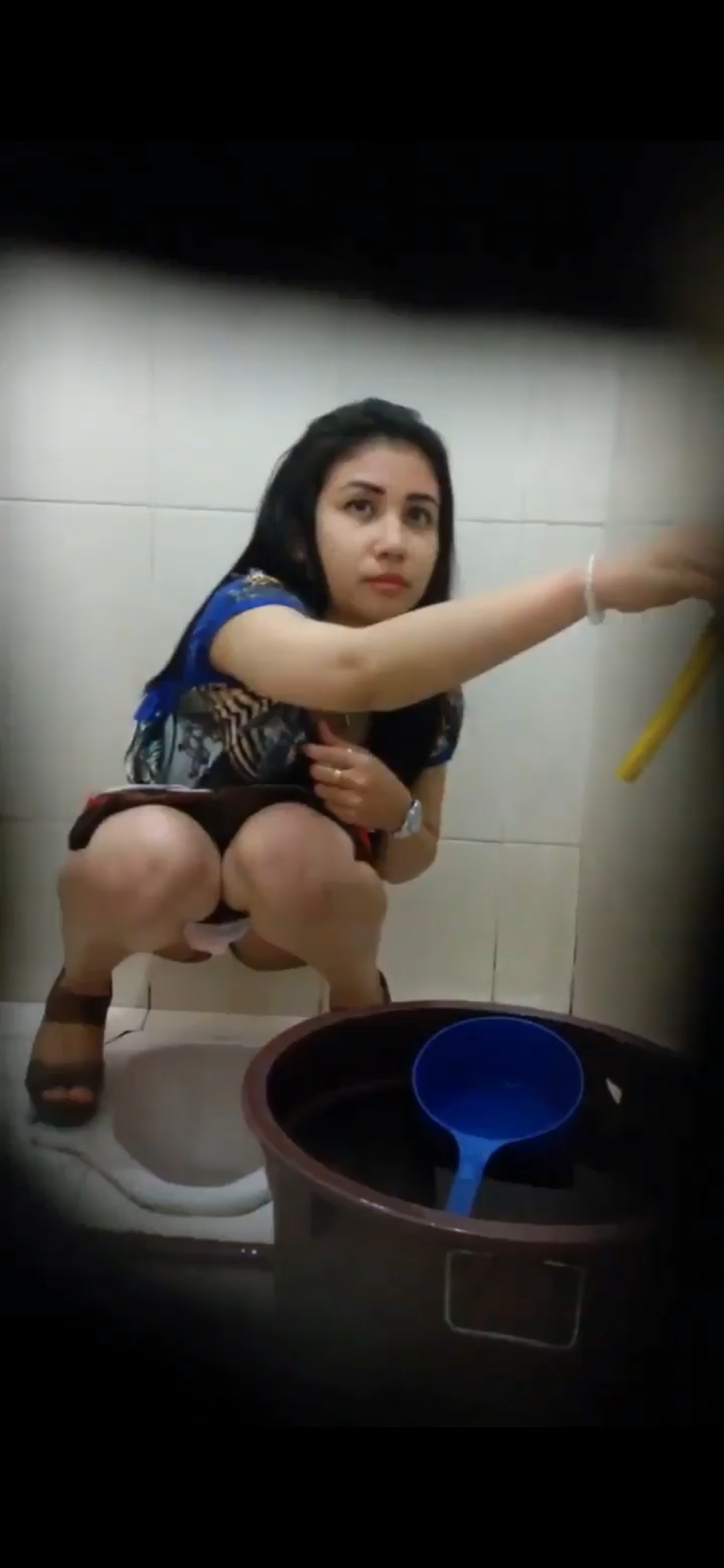 Cabreando inodoro de mujer china