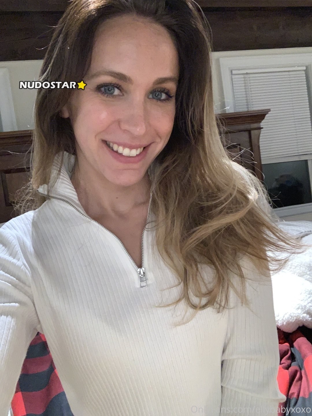 Ellie Williams lamiendo coño