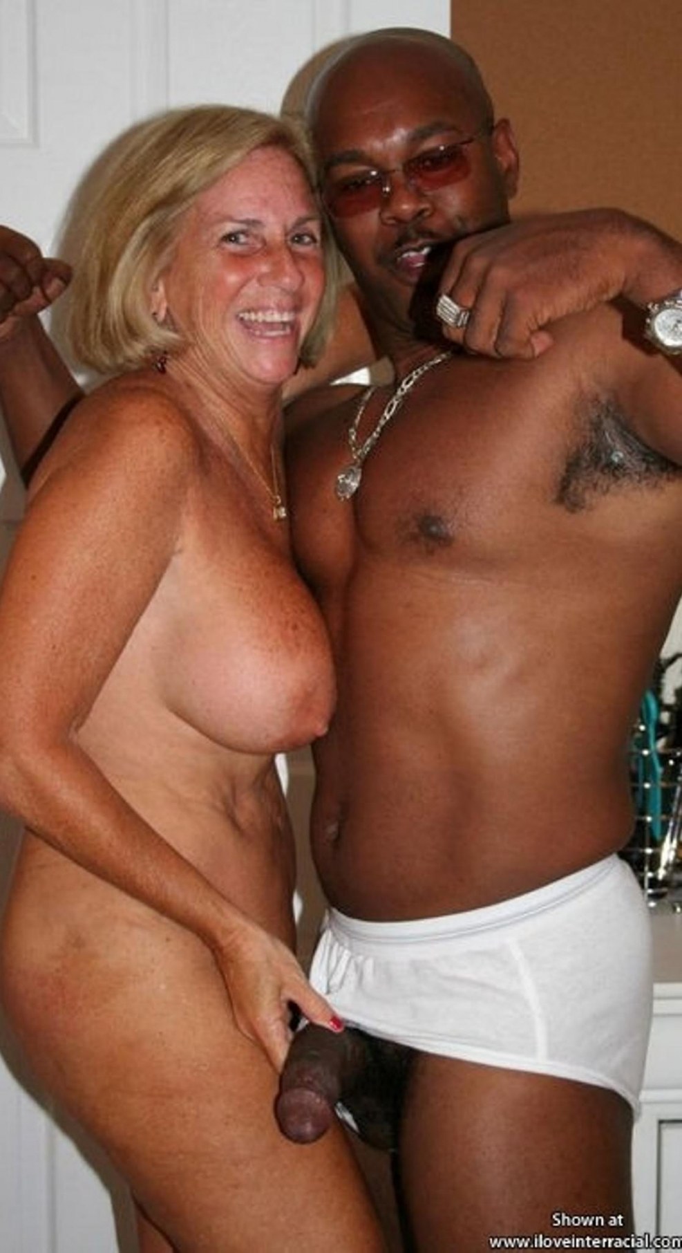Anciana esposa y esposo cornudo