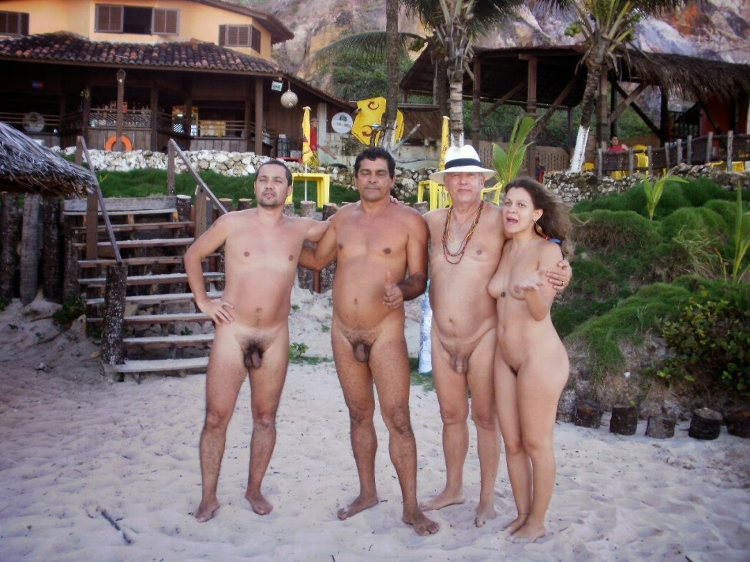Masturbación de chicas en la playa