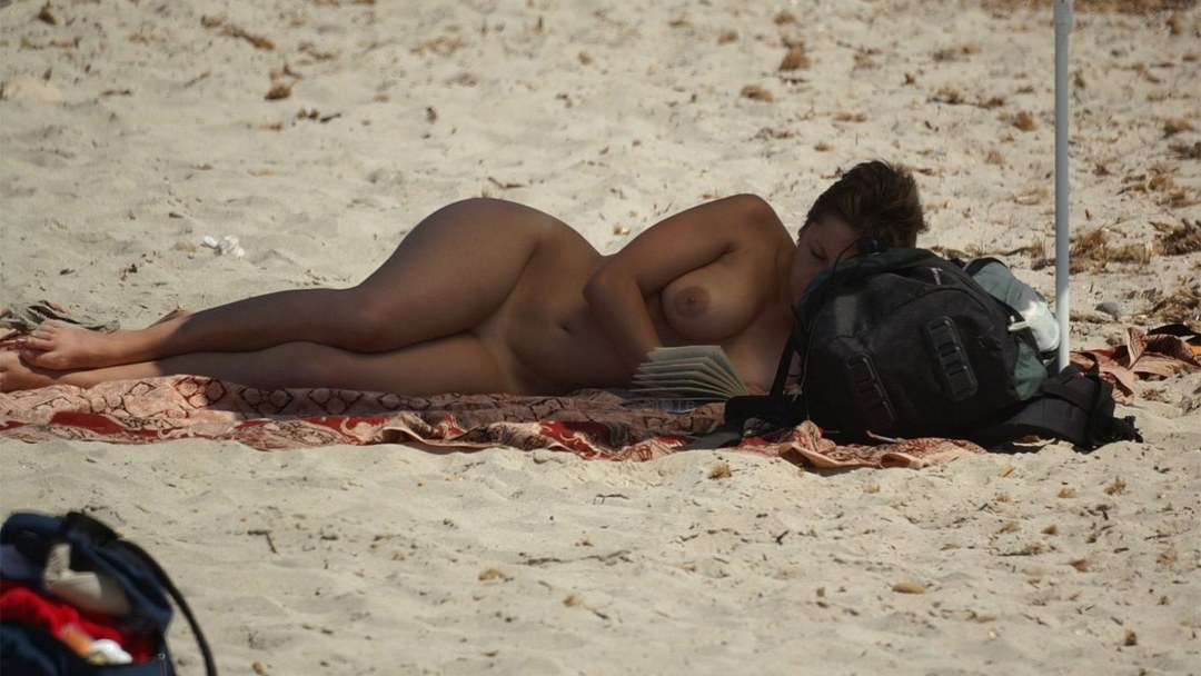 Damas desnudas en las playas de Brasil