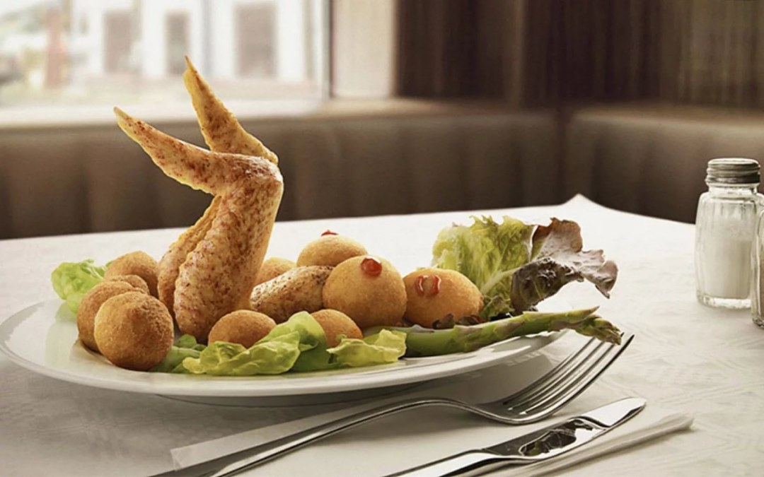 Chica con comida saludable