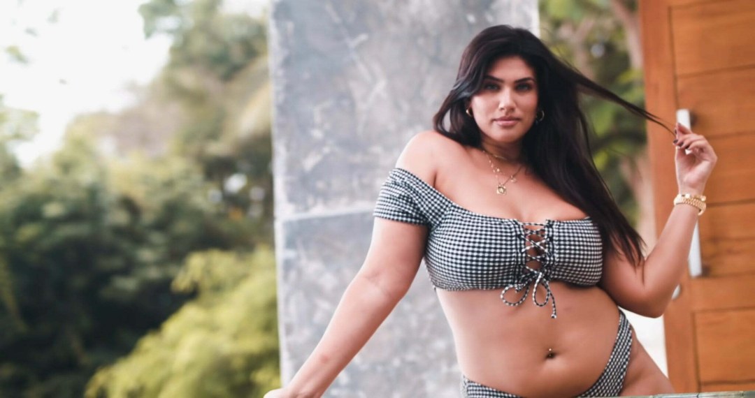 Latisia Thomas Modelo Place Tamaño