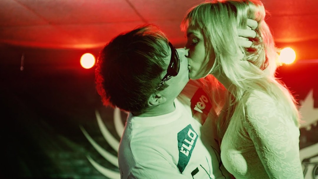 Besos de Alex Angel