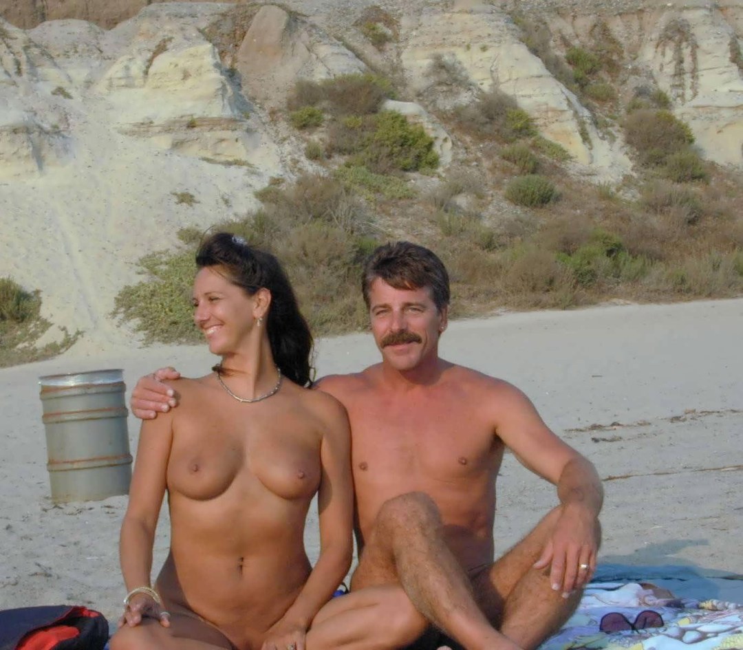 Chicas nudistas con chicos