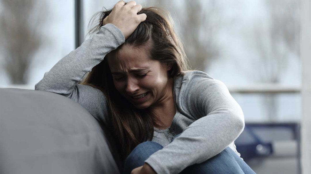 Anime violeta evergarda llorando