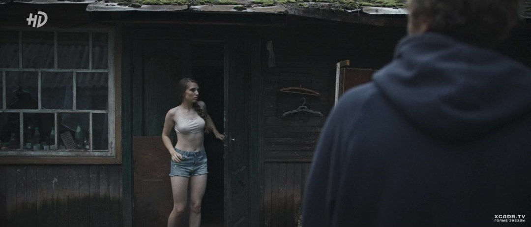 Julianna Mikhnevich desnuda