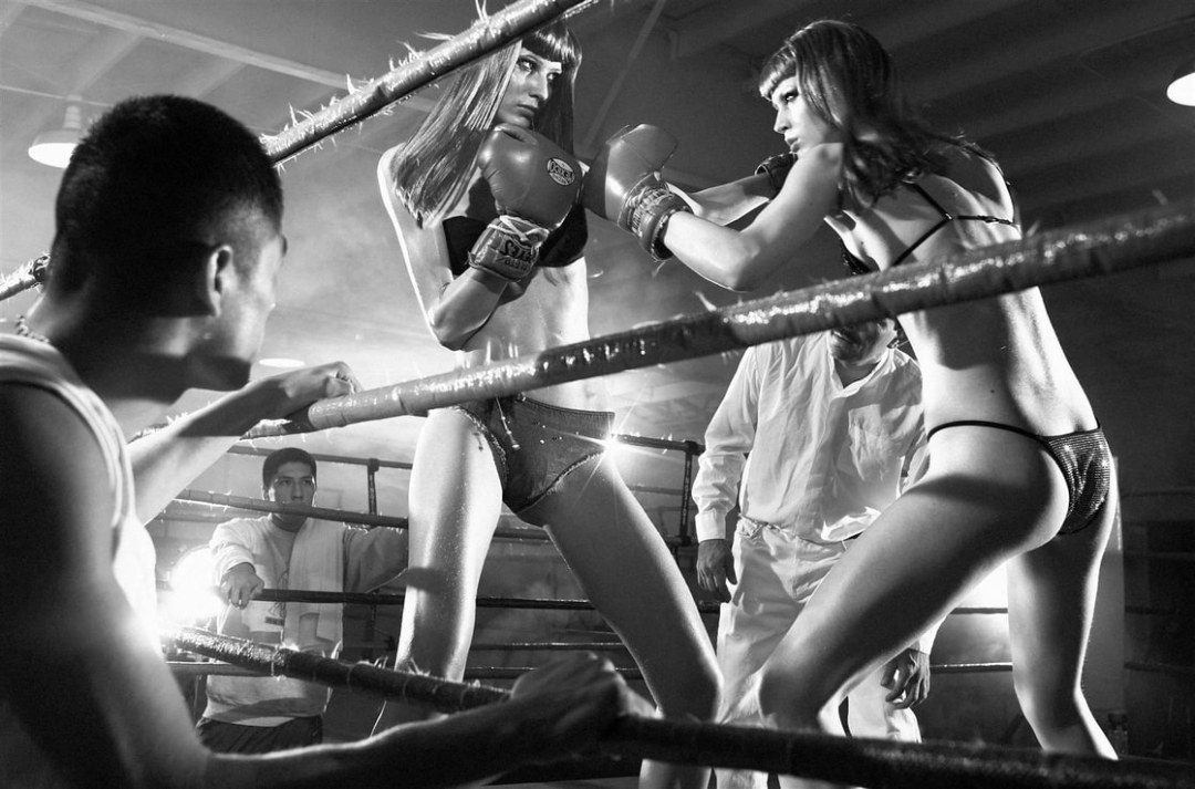 Lesbianas en guantes de boxeo