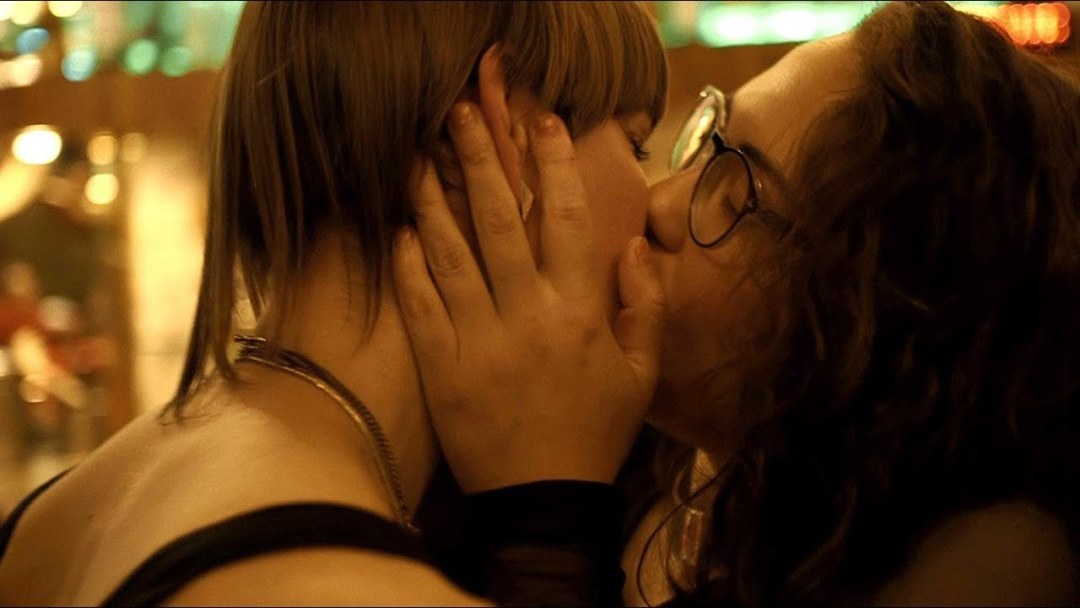 Una selección de besos lésbicos