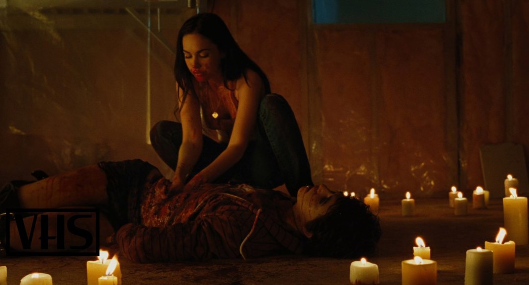 Megan Fox Bed Scenas en películas