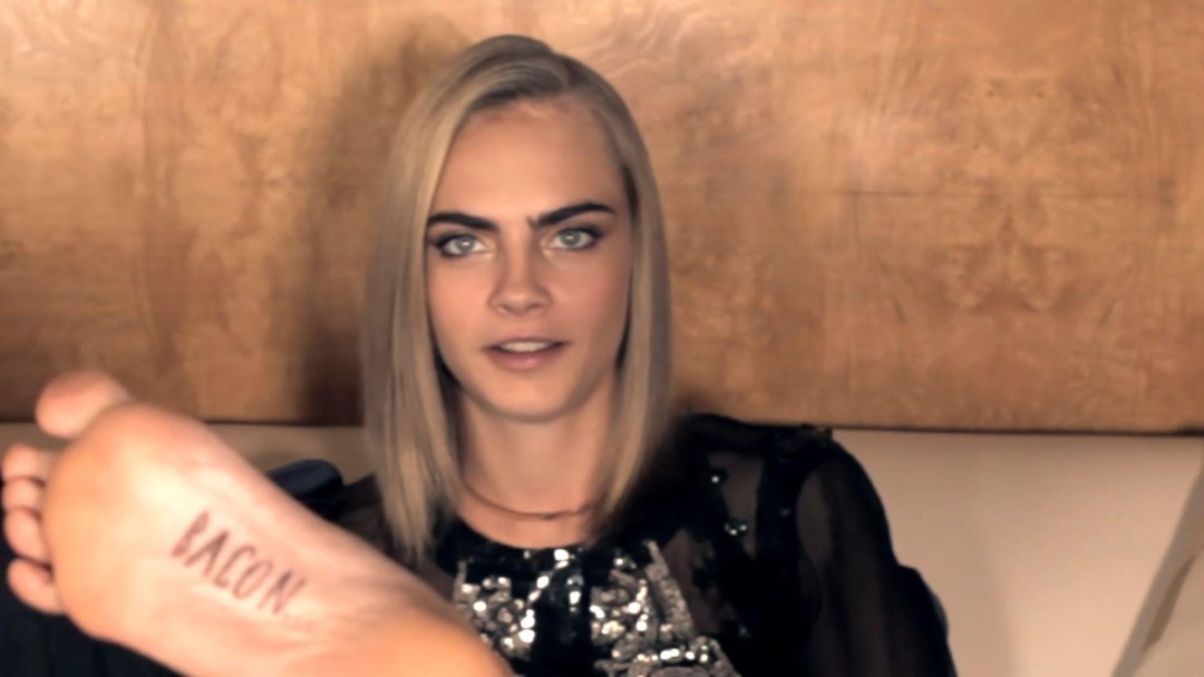 Pies de Cara Delevingne