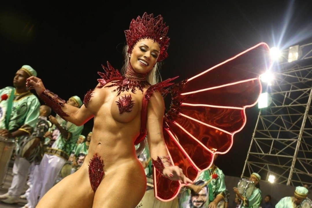 Follando en el carnaval brasileño transexual