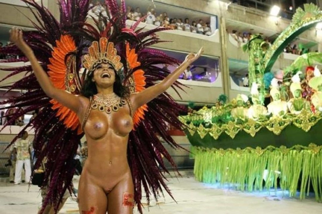 Andrea Martins Brasili Carnaval desnudo