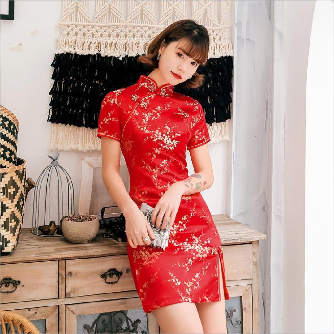 Vestido chino con caderas abiertas