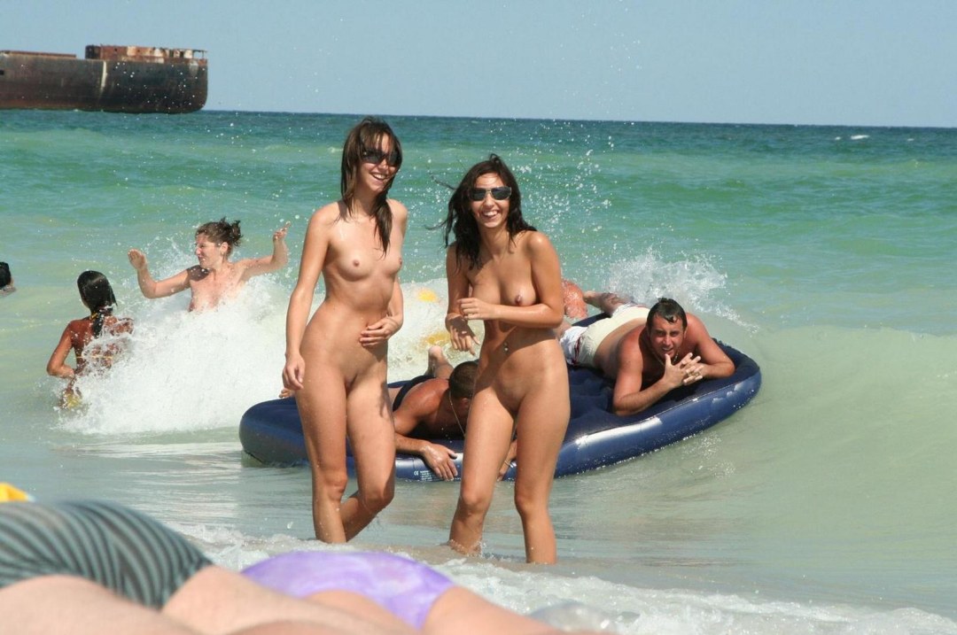 Foto de una playa salvaje de gorras