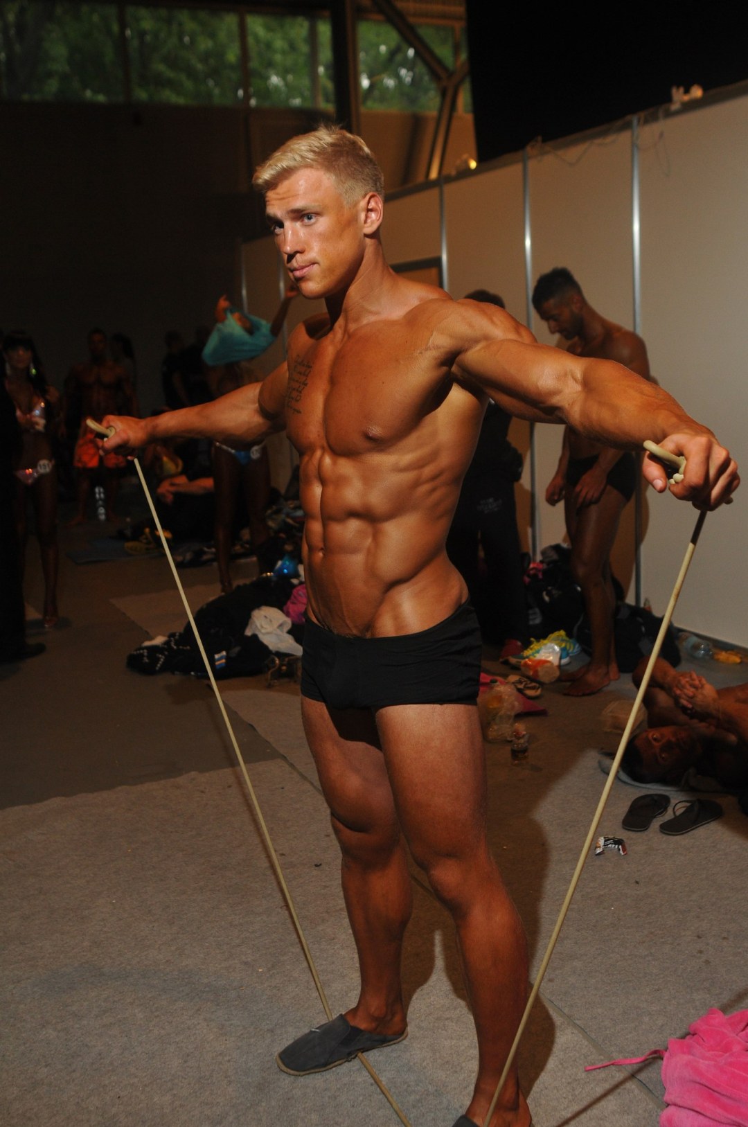 Hombres peludos desnudos rubios