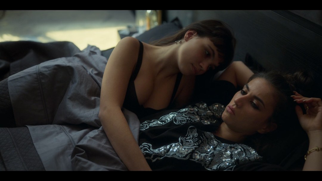 Escena de la cama de élite mencia