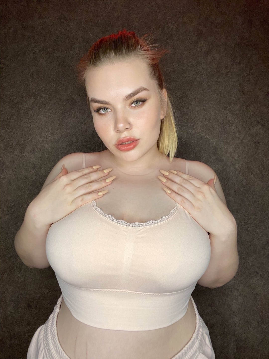 Frida Bulgakova Pushka desnuda