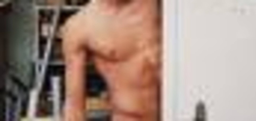 Dima bilan con torso desnudo