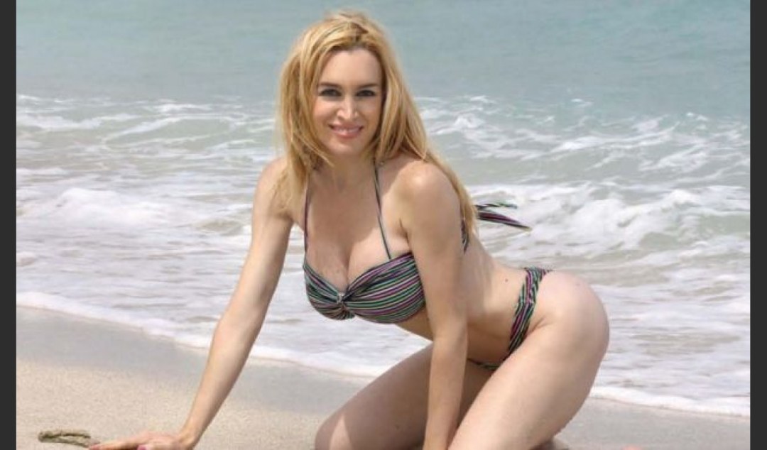 Chica con un cigarrillo