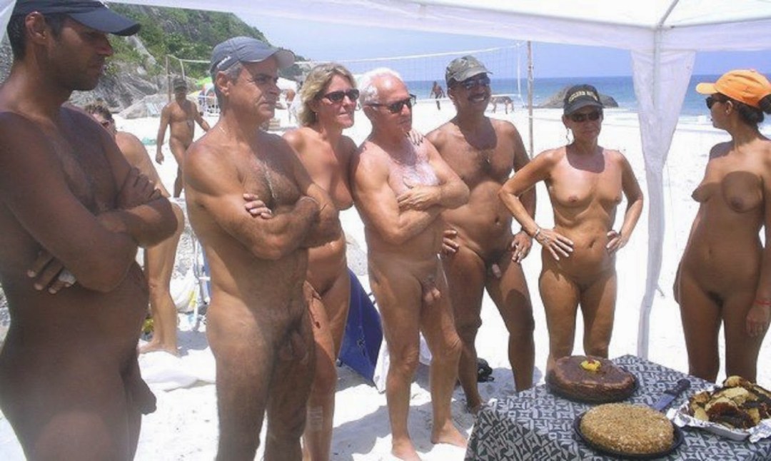 Desnudo en la jungla amateur