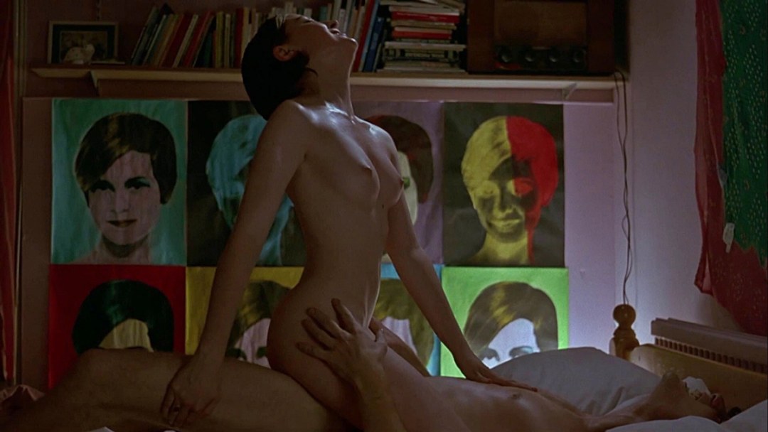 Actrices desconocidas, en la calle (1976) simplemente violarla