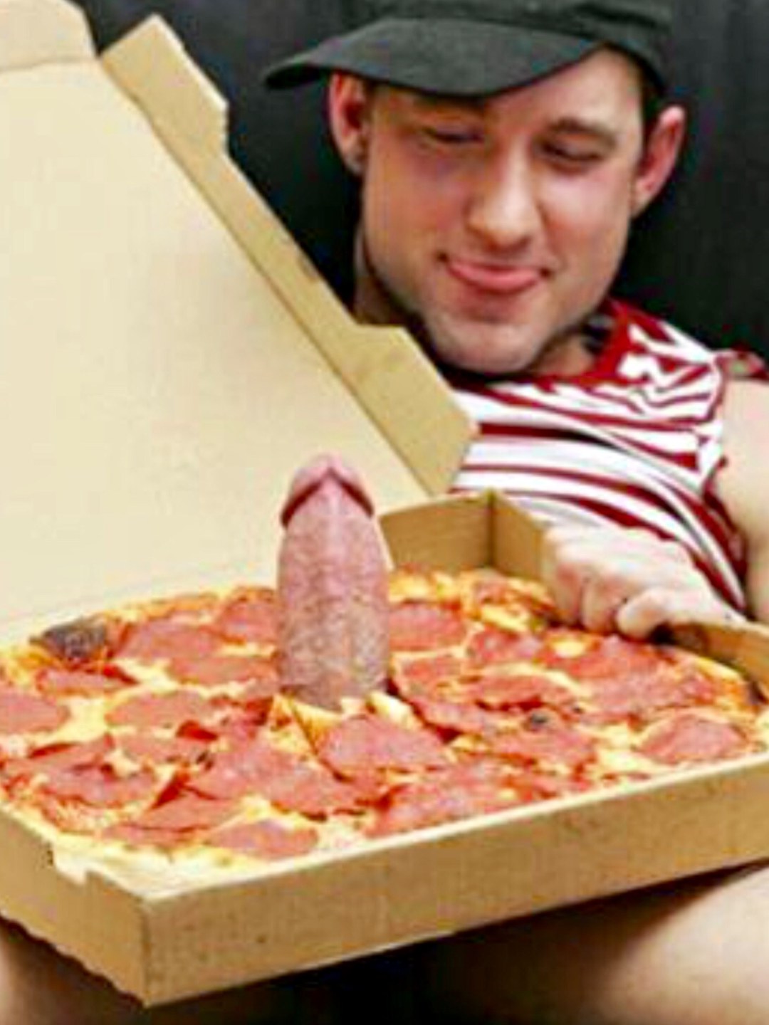 Chica y broma de comida