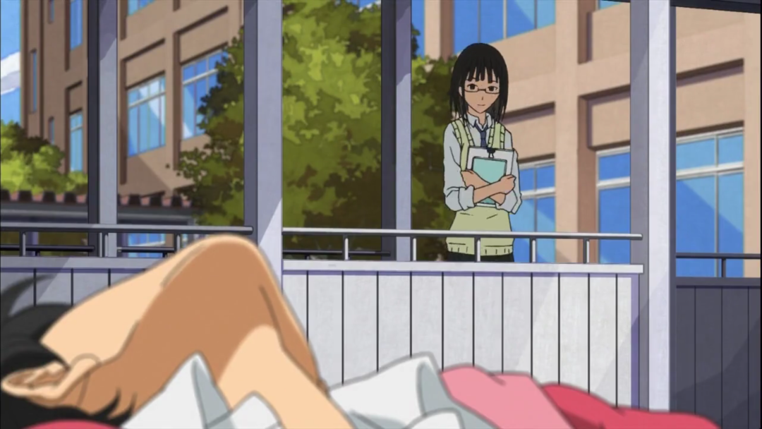 Monstruo detrás del próximo escritorio de Shizuka