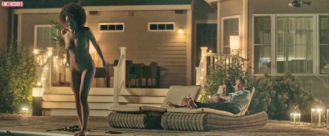 Natalie Emmanuel desnuda